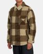 Hombre con Sobrecamisa Sherpa RVCA Lockheart Khaki izquierda