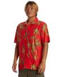 Hombre con Camisa de manga corta Quiksilver Bamboo DNA Island Roja lateral