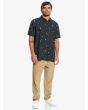 Hombre con camisa de manga corta Quiksilver Minimark Tarmac negra frontal