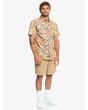 Hombre con Camisa surfera de manga corta Quiksilver Surfadelica Negro Floral frontal