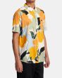 Hombre con camisa de manga corta RVCA Anytime Multicolor Floral derecha