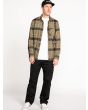 Hombre con camisa de manga larga de franela Volcom Caden Plaid caqui abierta