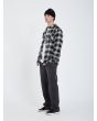 Hombre con camisa de manga larga Volcom Tone Stone negra izquierda