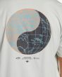 Hombre con camiseta orgánica de manga corta Billabong Coral Gardeners Blanca gráfico espalda