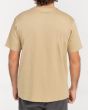 Hombre con camiseta de manga corta Billabong Pacifico beige estampado pecho espalda