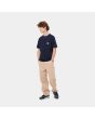 Hombre con Camiseta de manga corta con bolsillo Carhartt WIP Pocket azul marino oscuro frontal