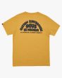 Camiseta surfera de manga corta Deus Ex Machina Biarritz Surf amarilla para hombre posterior