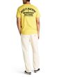 Hombre con camiseta de manga corta Deus Camperdown Address Super Lemon espalda