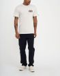 Hombre con Camiseta orgánica de manga corta Deus Ex Machina Depot blanco vintage frontal