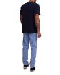 Hombre con Camiseta orgánica Deus Seasider Azul Marino posterior