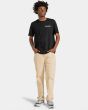Hombre con Camiseta orgánica de manga corta Element Blazin Chest Negra frontal 