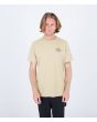 Hombre con camiseta de manga corta Hurley Everyday Explore Campin beige frontaL
