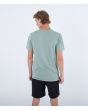 Hombre con camiseta de manga corta Hurley H2O Dri Authentic verde posterior