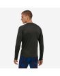 Hombre con Camiseta interior térmica de manga larga Patagonia M's Capilene Midweight Crew Negra posterior