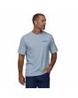 Hombre con Camiseta de manga corta Patagonia Men's How To Heal Responsibili-Tee azul vapor frontal