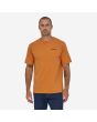 Hombre con Camiseta orgánica de manga corta Patagonia M's P-6 Mission Organic naranja frontal