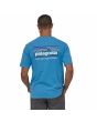 Hombre con camiseta orgánica de manga corta Patagonia P-6 Mission Organic Anacapa Blue Azul Cian