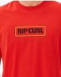 Hombre con camiseta orgánica de manga corta Rip Curl Big Mumma Icon Roja logo