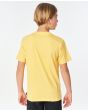 Niño con camiseta de manga corta Rip Curl Corp Icon amarilla posterior