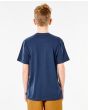 Niño con Camiseta de manga corta Rip Curl Surf Revival Yeh Mumma azul marino posterior