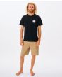 Hombre con camiseta orgánica de manga corta Rip Curl Wetsuit Icon Negra frontal