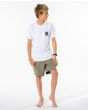 Niño con camiseta orgánica de manga corta Rip Curl Wetsuit Icon Boy blanca frontal