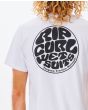 Hombre con camiseta orgánica de manga corta Rip Curl Wetsuit Icon blanca estampado espalda
