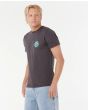Hombre con Camiseta de manga corta Rip Curl Wettie Passage Icon color Negro Phantom lateral