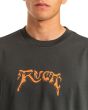 Hombre con camiseta orgánica de manga corta RVCA Unearthed Negra serigrafía