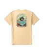 Camiseta Vissla Lucid Dreams Cosmic Wash en color amarillo con gráfico trasero psicodélico de inspiración surfera para hombre