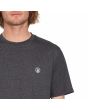 Hombre con camiseta de manga corta Volcom Circle Blanks en negro grisáceo logo