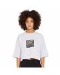 Mujer con camiseta cropped de manga corta Volcom Drumstone lavanda frontal