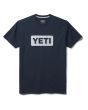 Camiseta de manga corta Yeti Premium Logo Badge C&S azul marino y blanco para hombre