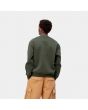 Hombre con Sudadera Carhartt WIP Carhartt Sweat verde con bordado ocre posterior