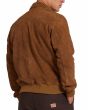 Hombre con cazadora de ante Deus Ex Machina Sandstorm Suede Jacket Marrón posterior