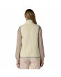 Mujer con chaleco de forro polar Patagonia Retro Pile Natural-Verde posterior