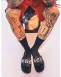 Travis Barker con Chanclas Hurley Slide Negras