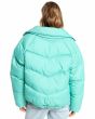 Mujer con chaqueta acolchada impermeable Billabong Winter Paradise Sea Green posterior