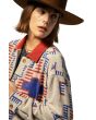 Mujer con Chaqueta Brixton Trail Terry Cloth Trucker Jacket Electronic Indigo Pattern mangas