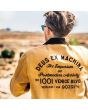 Hombre con Chaqueta Deus Ex Machina Address Workwear Jacket Marrón lifestyle bordado posterior