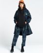 Mujer con chaqueta Element Brand Pilgrim Blackwatch