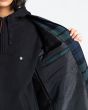 Mujer con chaqueta Element Brand Pilgrim Blackwatch bolsillo interior
