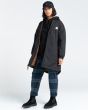 Mujer con chaqueta Element Brand Pilgrim Flint Black lateral
