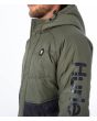 Hombre con Chaqueta bomber acolchada Hurley Portage Puffer verde parche