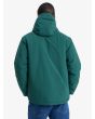 Hombre con cazadora impermeable con capucha Quiksilver Overcast 3K Insulated Trekking Green posterior