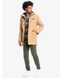 Hombre con chaqueta parka impermeable Quiksilver New Skyward marrón frontal