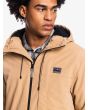 Hombre con chaqueta parka impermeable Quiksilver New Skyward marrón logo