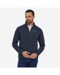 Hombre con chaqueta polar Patagonia M's Better Sweater azul marino