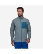 Hombre con Chaqueta impermeable Patagonia M's R2 TechFace gris