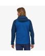 Hombre con Chaqueta impermeable Patagonia M's Torrentshell 3L azul posterior